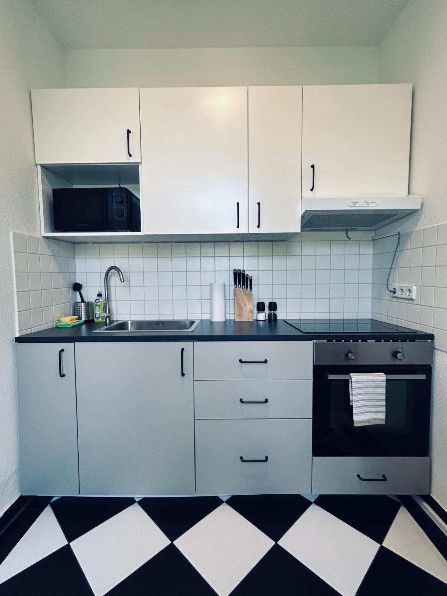 Apartment Kueche-siebtraegermaschine-netflix-wifi-lage
